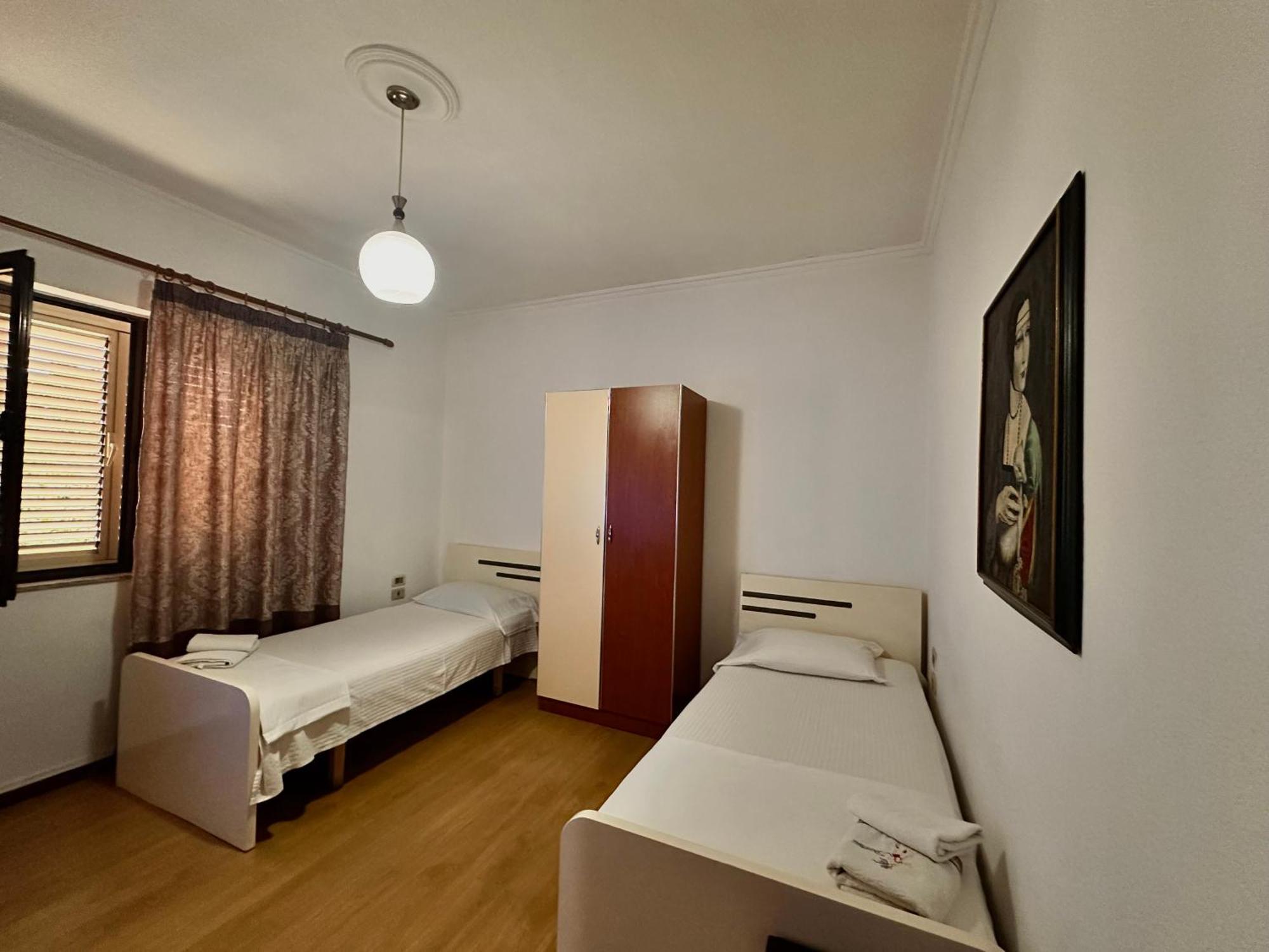 Hostel Grande House ติรานา ภายนอก รูปภาพ