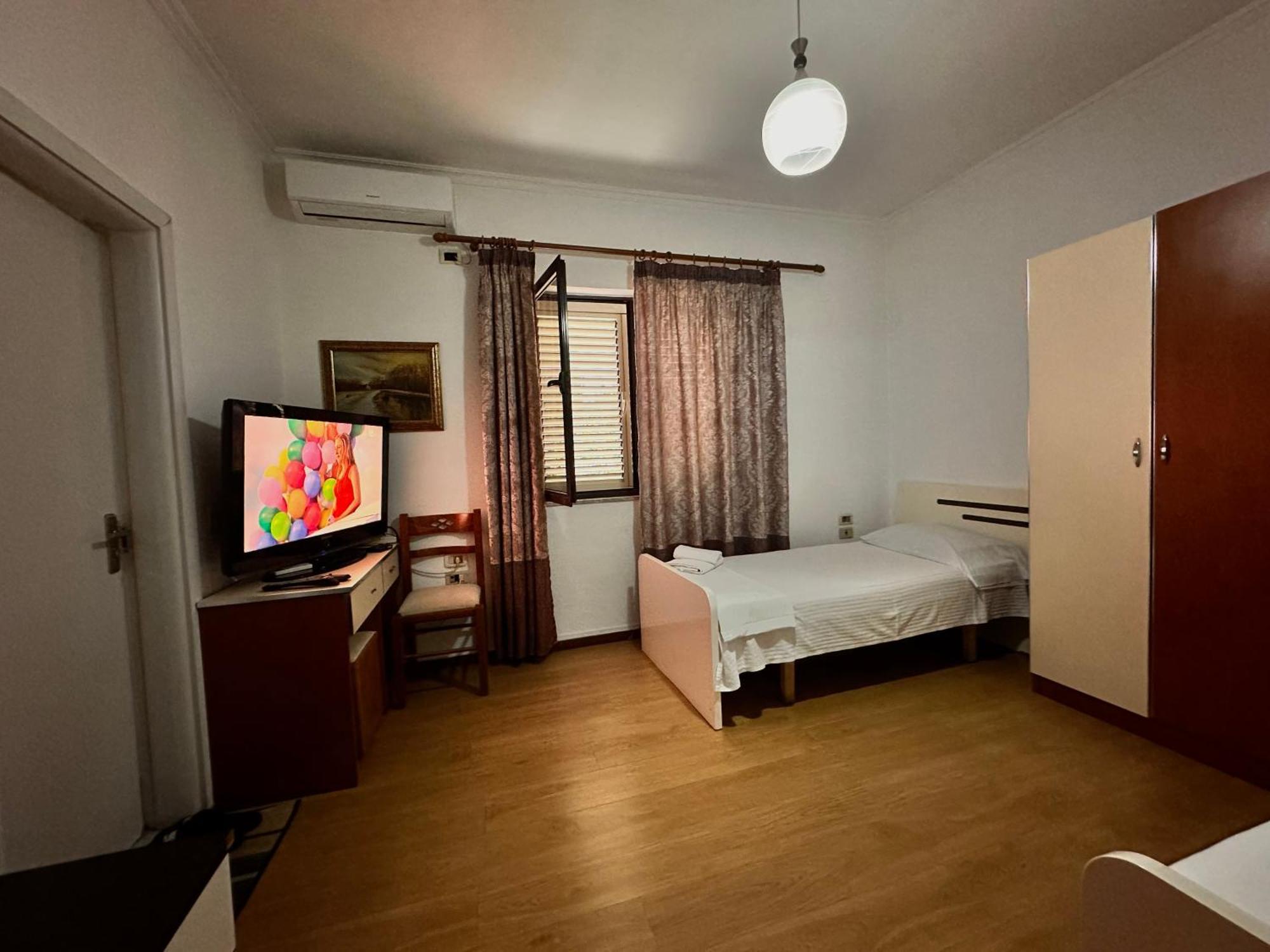 Hostel Grande House ติรานา ภายนอก รูปภาพ